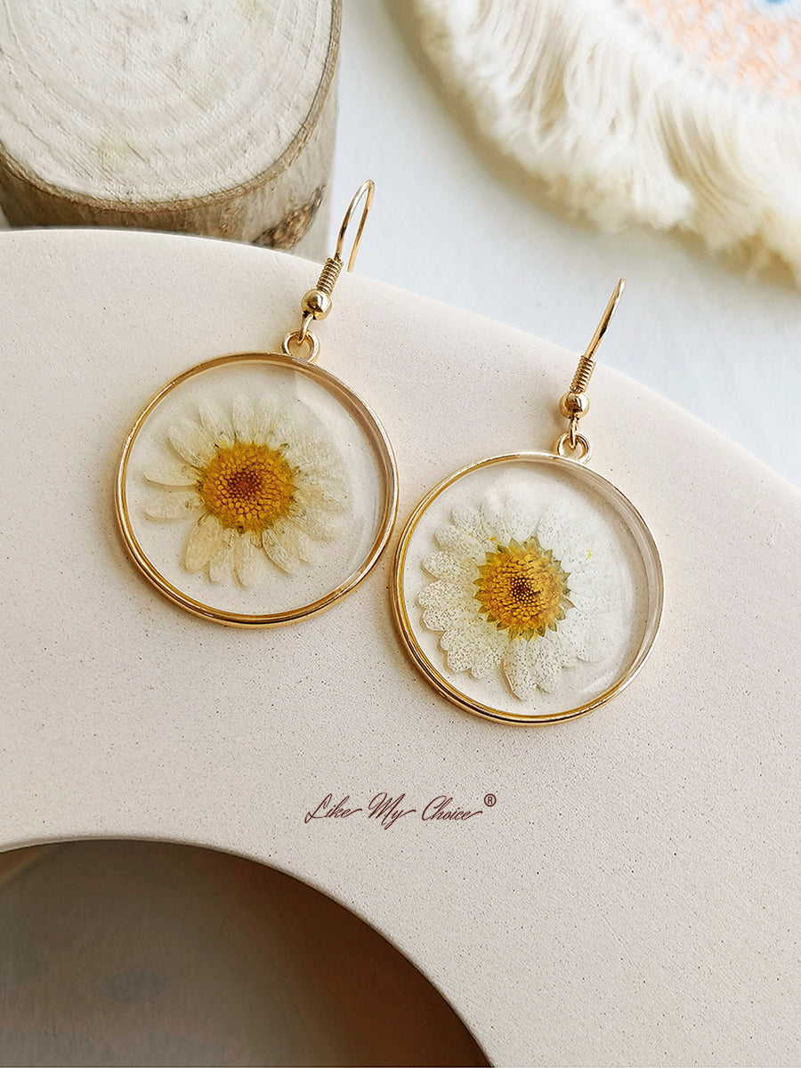 Daisy Earrings | Pressed Flower in Resin | Whole Flower Earrings