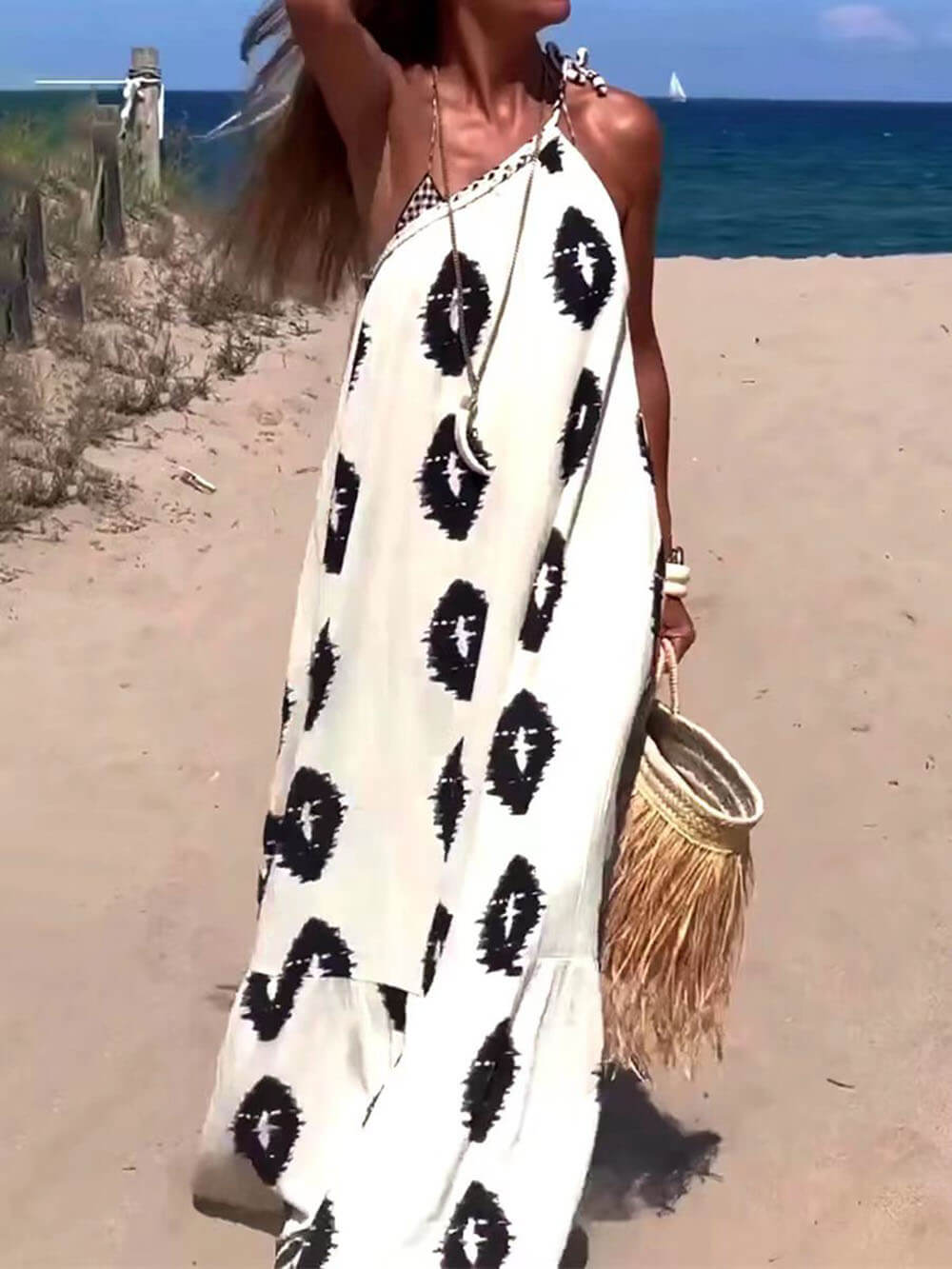 Luźna sukienka maxi na jedno ramię ze słonecznym nadrukiem w etnicznym kolorze