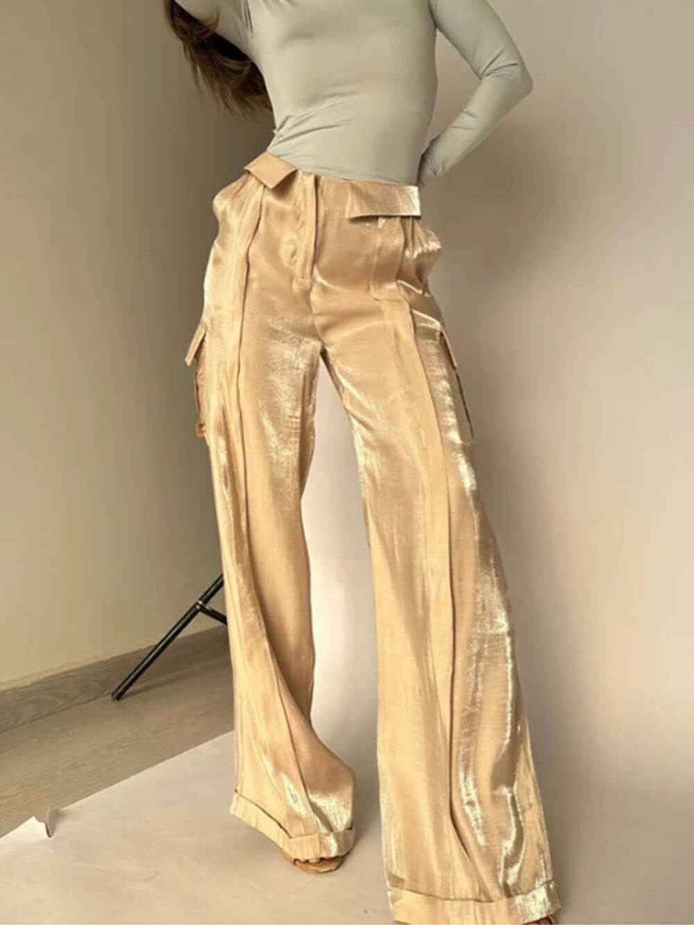 Pantaloni largi, cu buzunare, din stofă cu sclipici Anii de Aur
