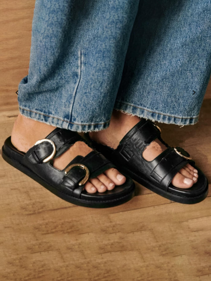 Sandale plate cu cataramă dublă