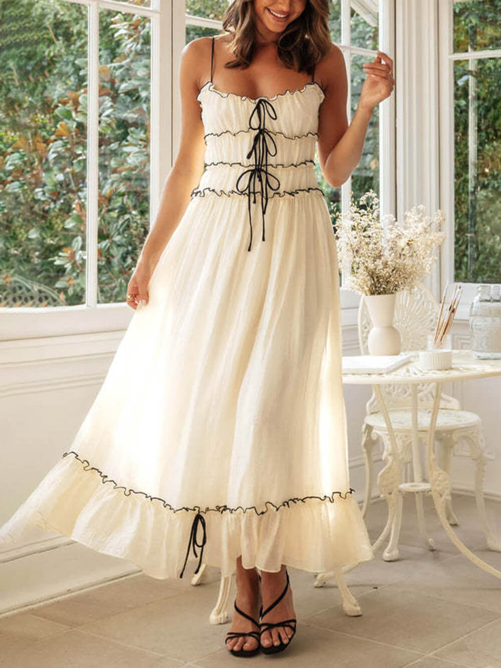 Κομψό συνονθύλευμα φόρεμα με λουράκι ώμου