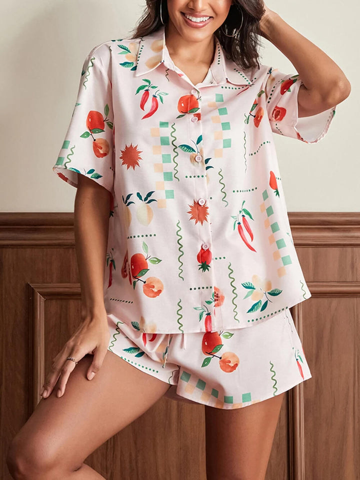 Löysä kukkakuvioinen pyjamasetti
