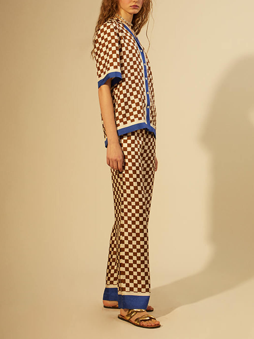 Einzigartige, lockere, elastische Hose mit Schachbrettmuster und blauen Streifen