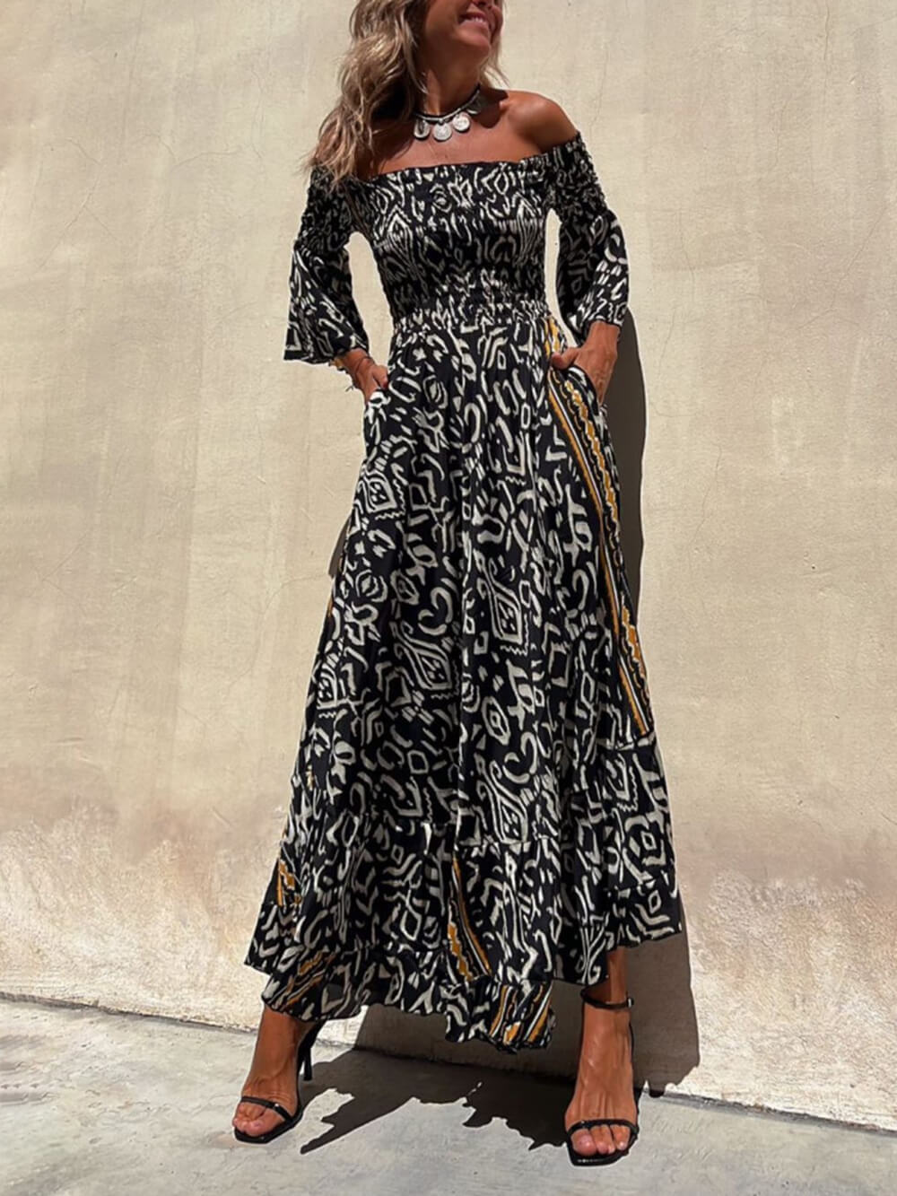 오프 숄더 스목 스트레치 블랙 프린트 맥시 드레스