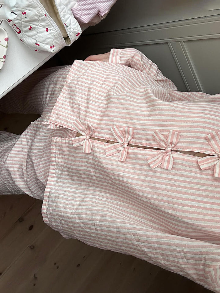 宽松桃色丝带和蝴蝶结拼布睡衣套装
