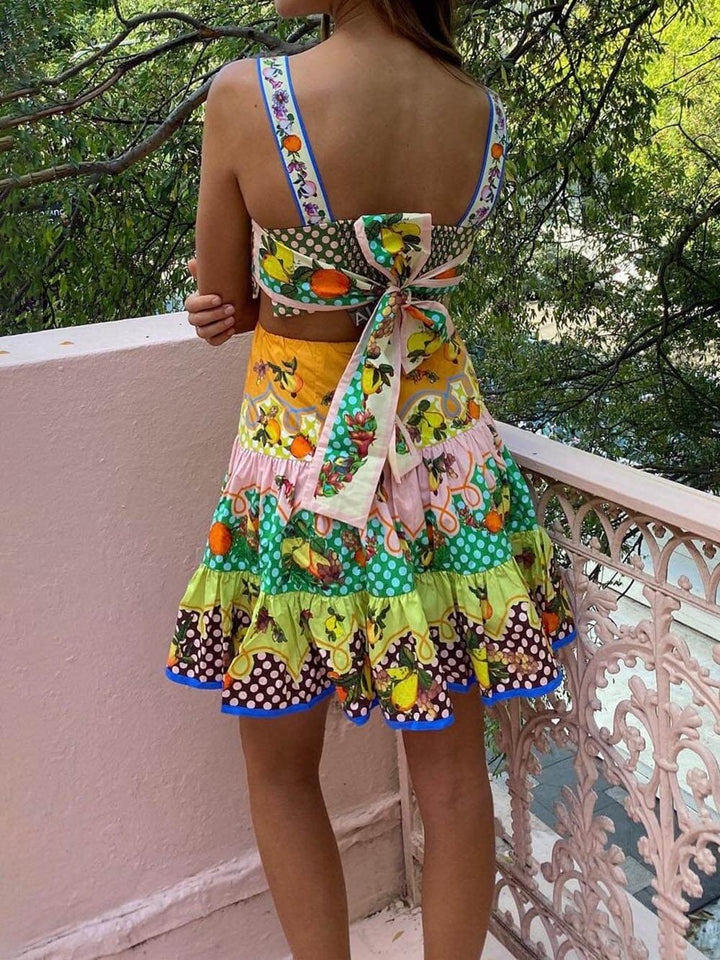 Sommerliches, mehrfarbiges, zitronenfarbenes Minikleid mit vorgefertigtem Saum
