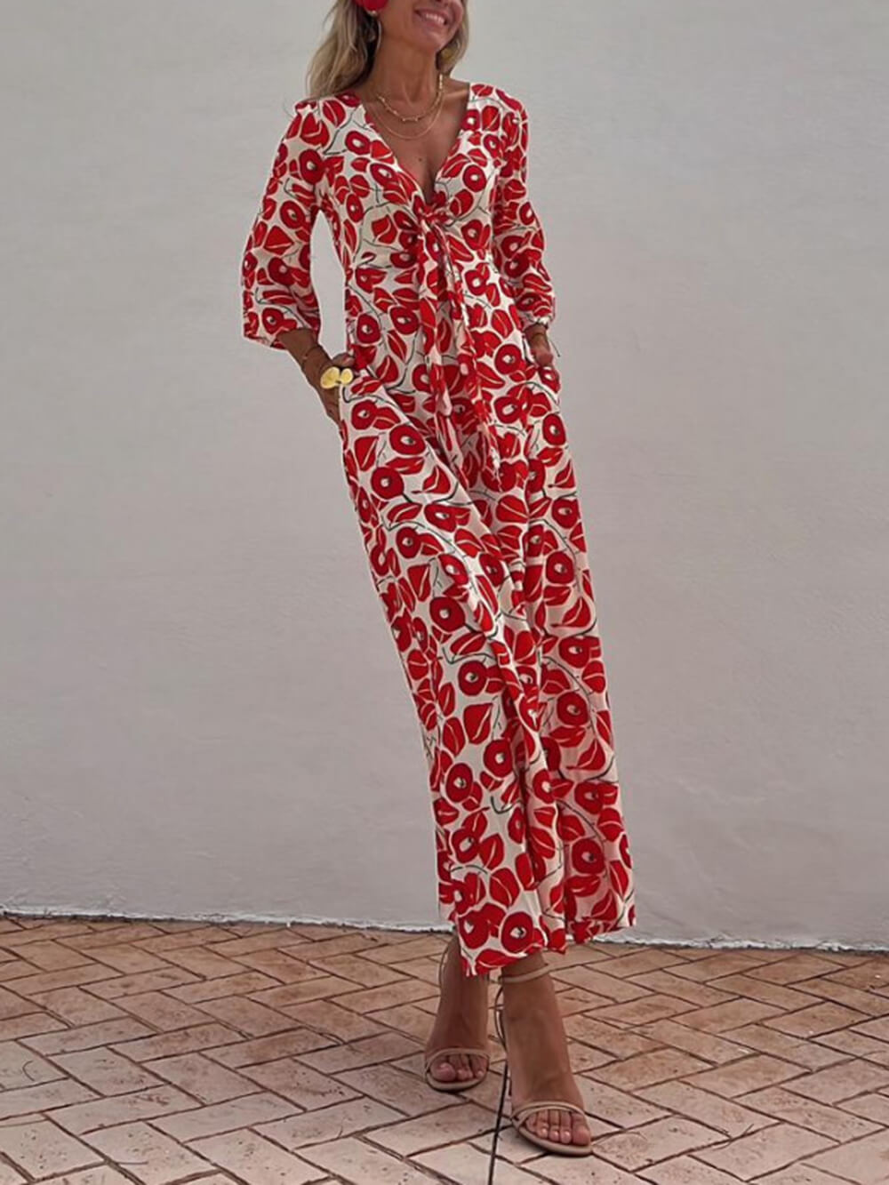 Robe longue smockée avec poches et épaules dénudées à imprimé floral de vacances
