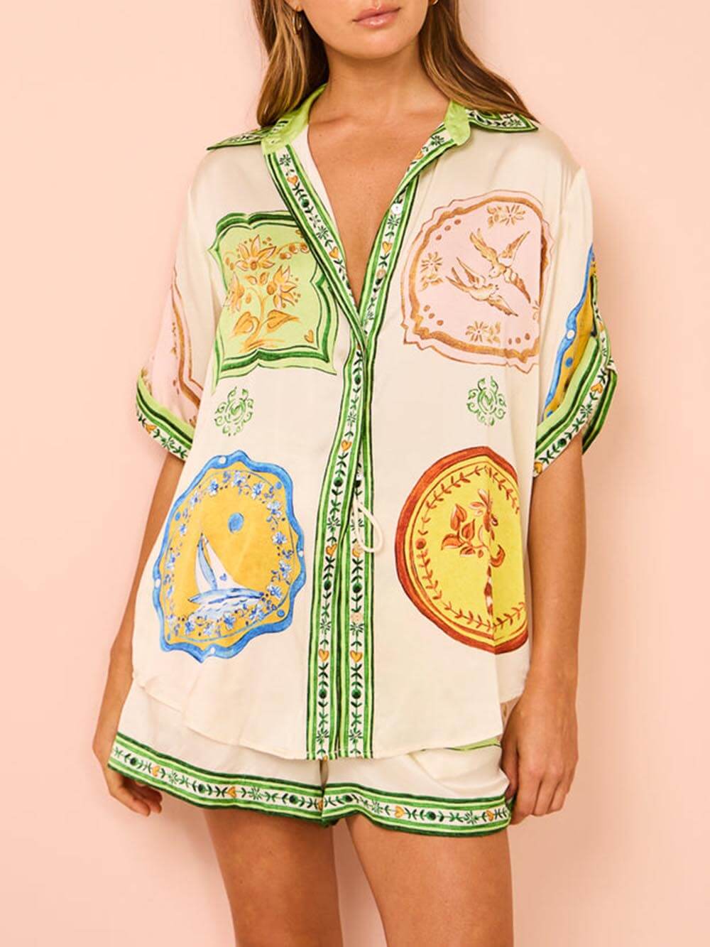 مجموعة شورت قميص بطبعة عرقية فريدة من نوعها باللون الكريمي
