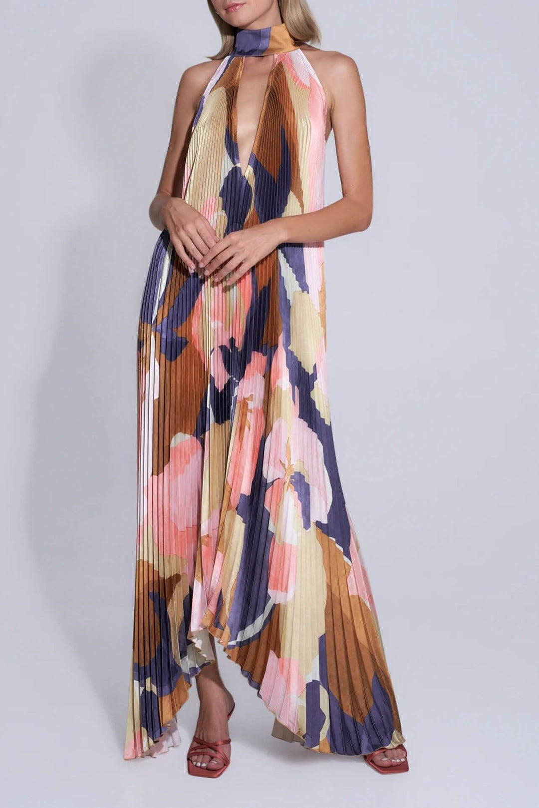 Stylowa plisowana sukienka midi z dekoltem typu halter i odkrytymi plecami