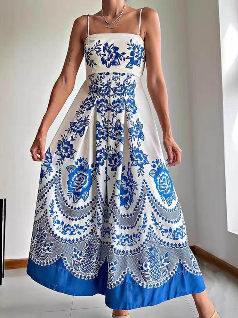 플로럴 에스닉 프린트 백 스목 루즈 미디 드레스