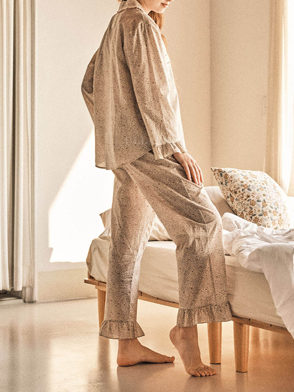 Loses Pyjama-Set im Patchwork-Stil mit Rosenrüschen
