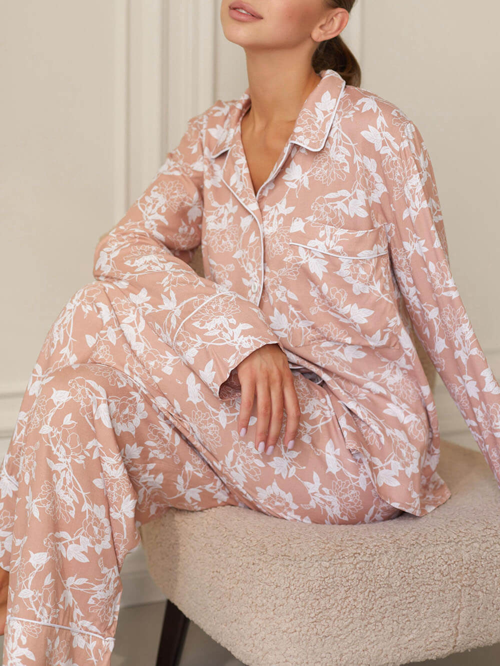 Luźny komplet piżamowy w kwiatowy wzór