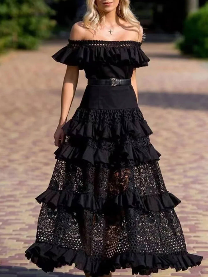 Długa patchworkowa sukienka z koronką i falbanami na jedno ramię