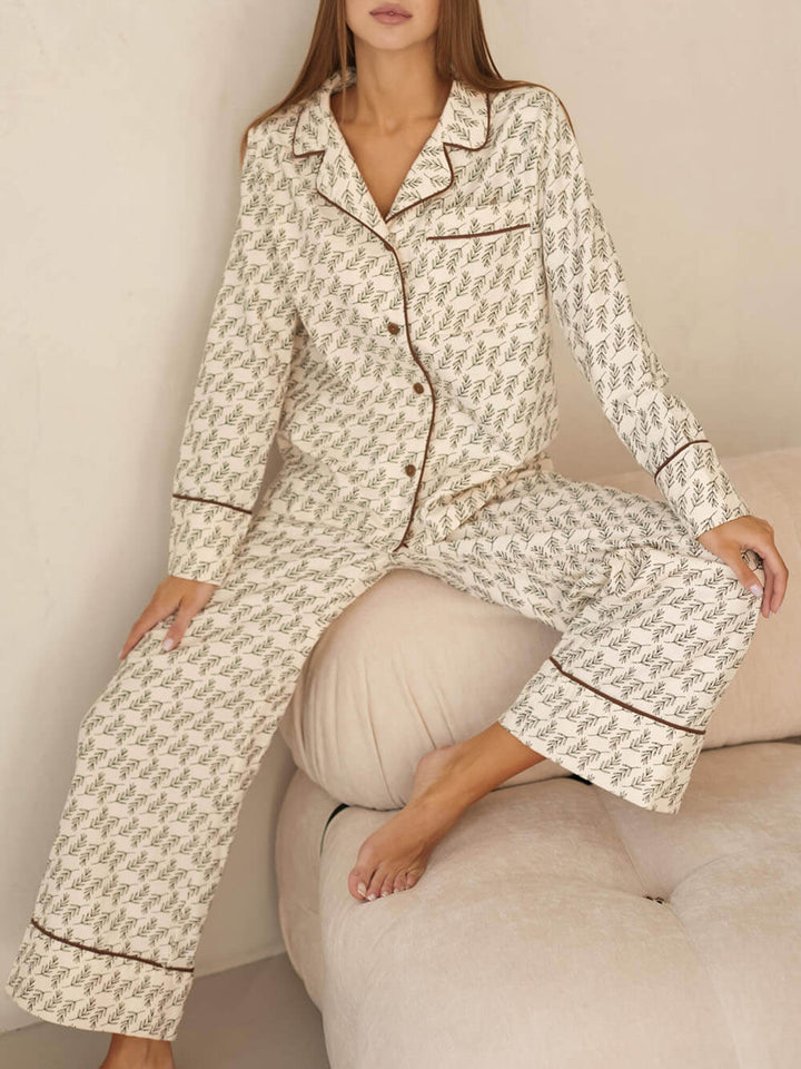 Loses, bedrucktes Patchwork-Pyjama-Set mit braunem Besatz