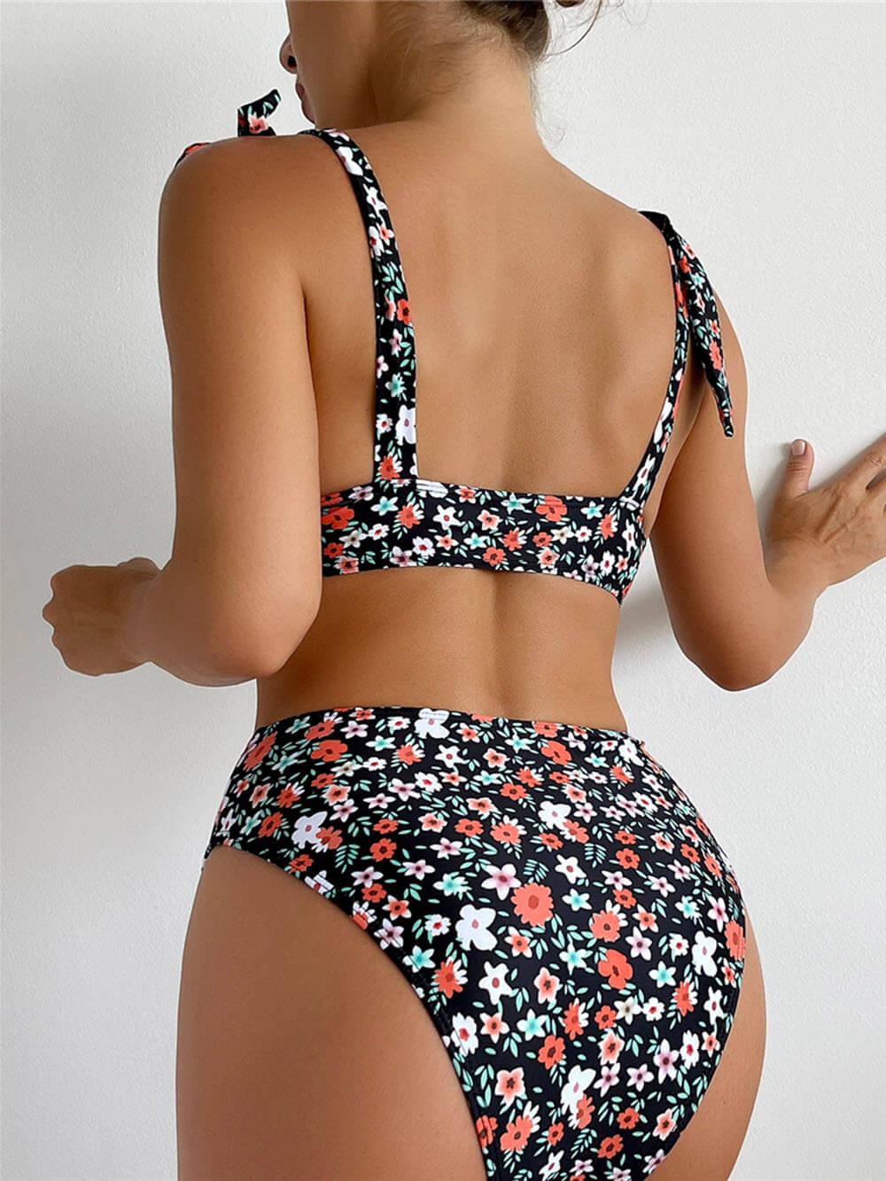 Sexy gedréckte Riem geknäppt Blummen Bikini Set