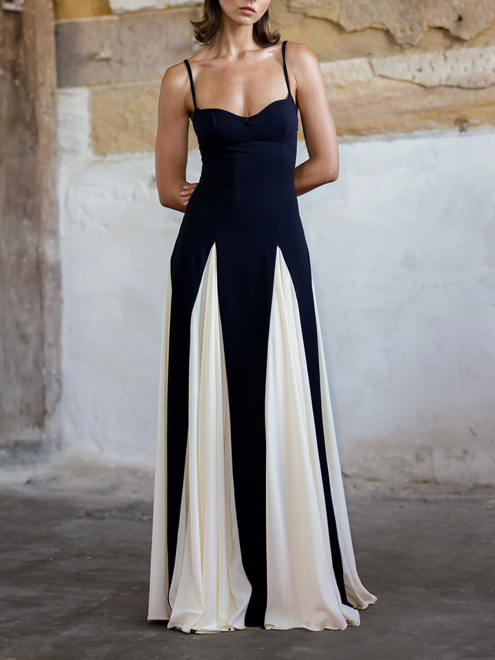 Elegancka sukienka maxi z tiulowymi panelami i dekoltem w kształcie litery A