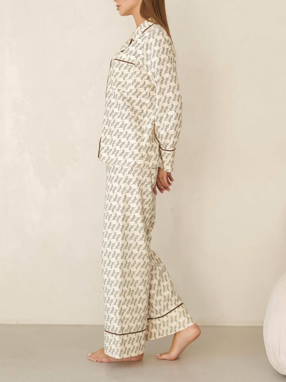 Conjunto de pijama de patchwork con ribete marrón y estampado suelto