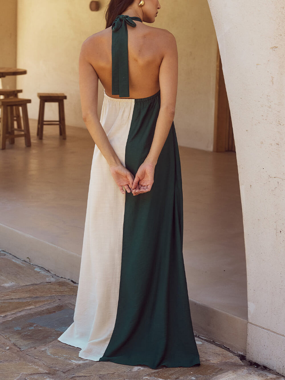 A-lijn maxi-jurk met hangende nek, gedurfde contrasterende kleur en halster met zakken