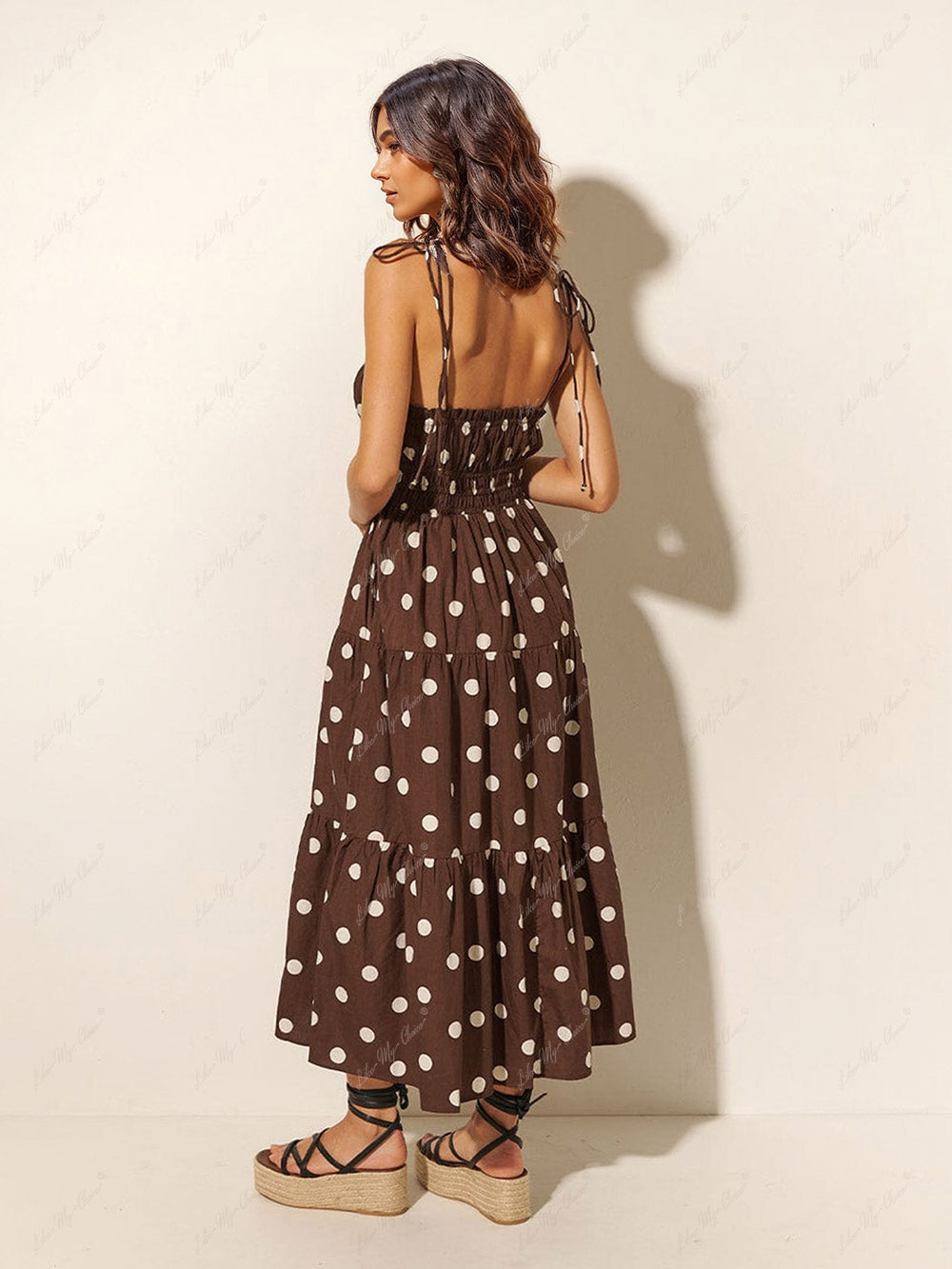 Chocolade en ivoorkleurige geplooide jurk met elastische bandjes en stippenprint