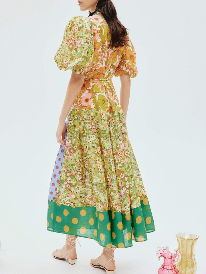 Prachtige midi-jurk met retro bloemenprint en pofmouwen