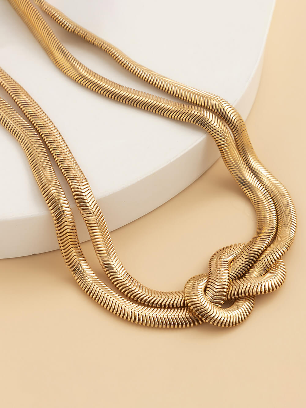 Geometrische Schlüsselbein-Halskette mit geknoteter flacher Schlangenkette