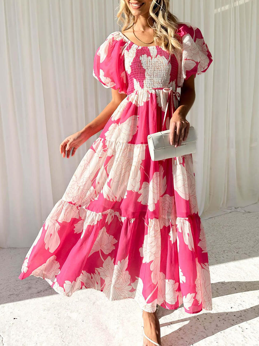 Vestido maxi plissado exclusivo com estampa floral patchwork e plissado