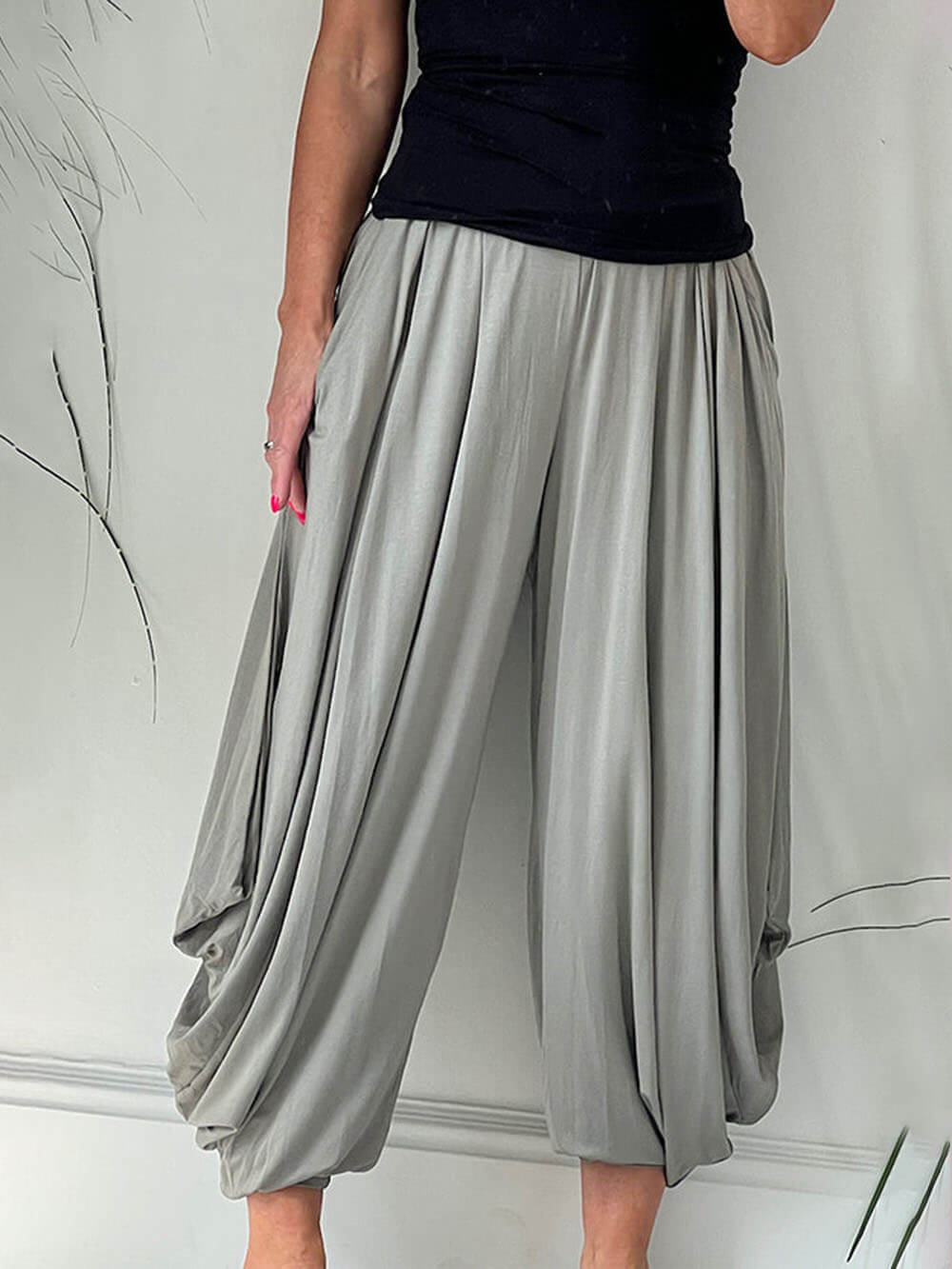 Φαρδύ παντελόνι με ελαστική μέση με τσέπη σε στυλ χαρέμι