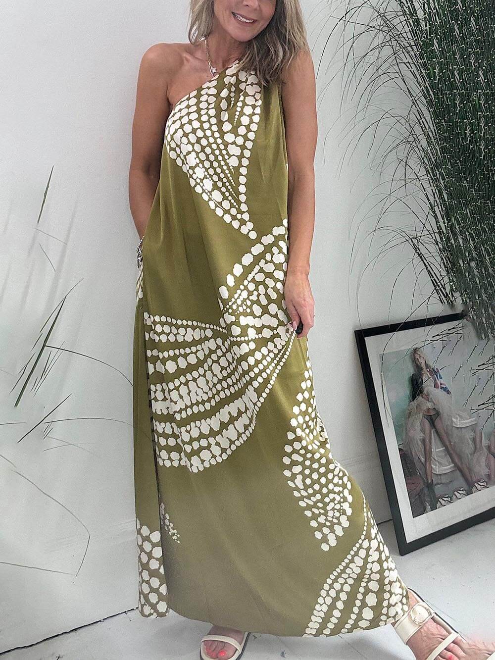 שמלת מקסי עם כיס כתף אחת ייחודית בהדפס נקודות