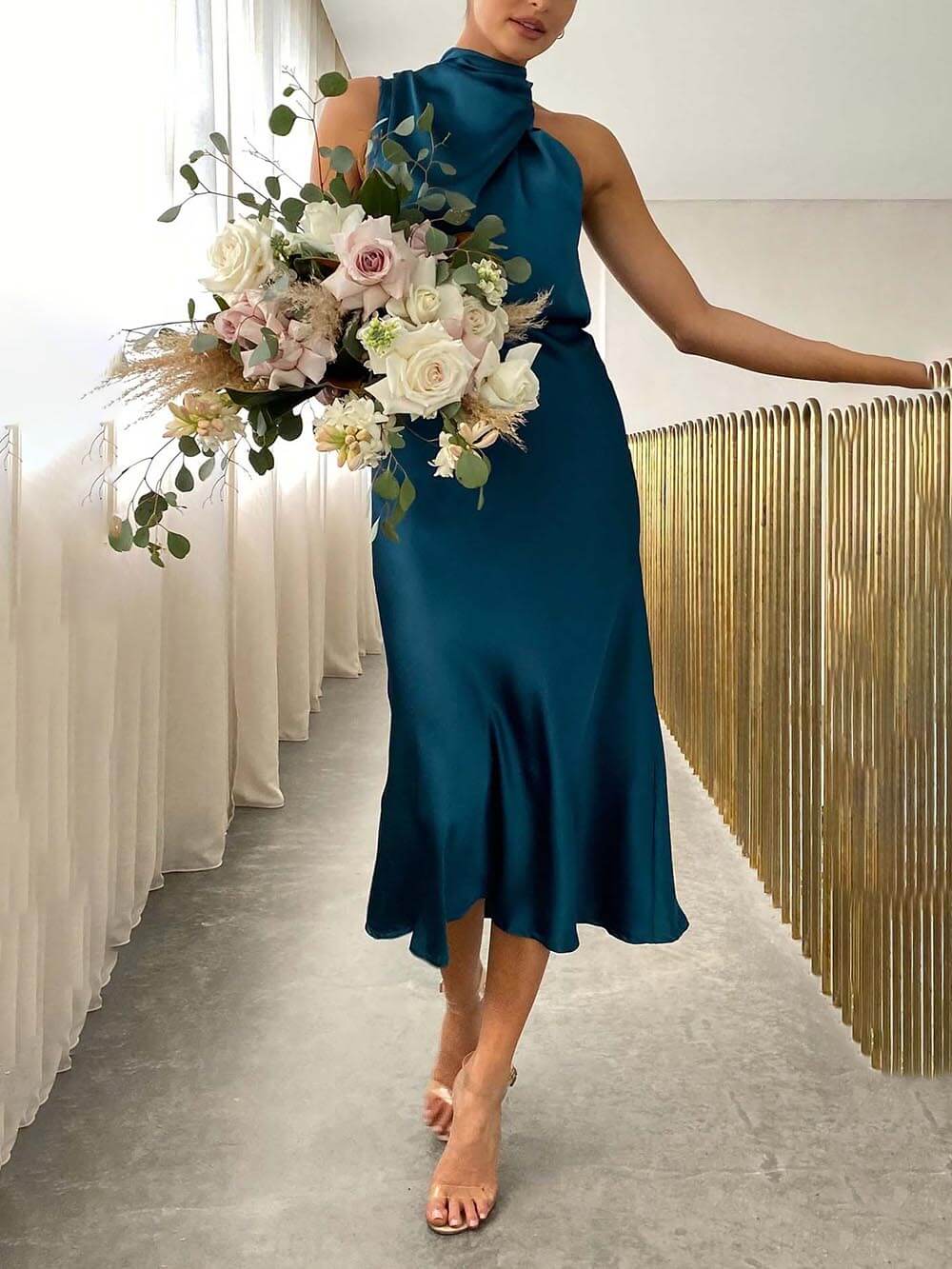 Unike brudepike ermeløse midi-kjoler med høy hals
