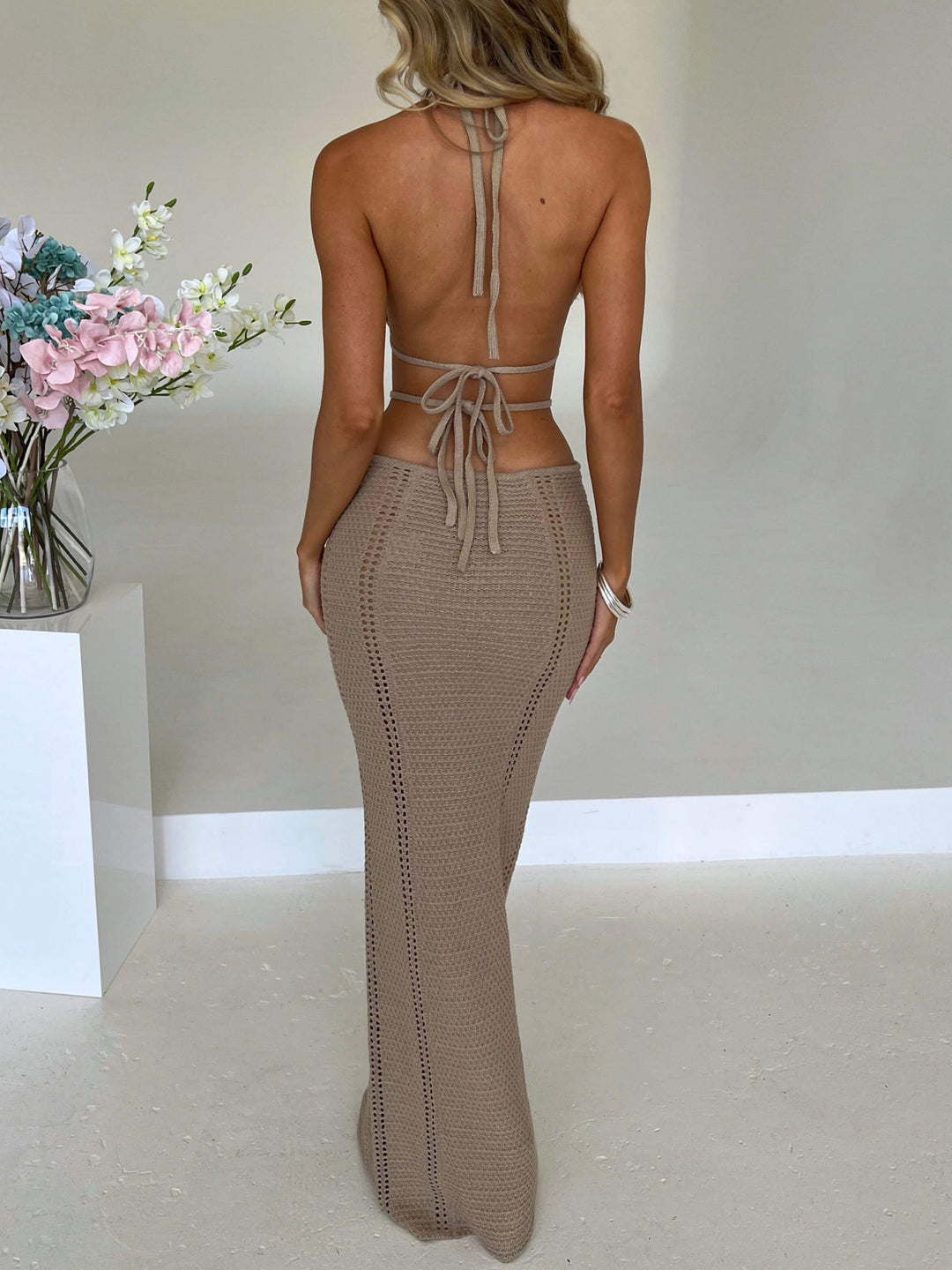Sexy Midi-kjole med rygg uten rygg