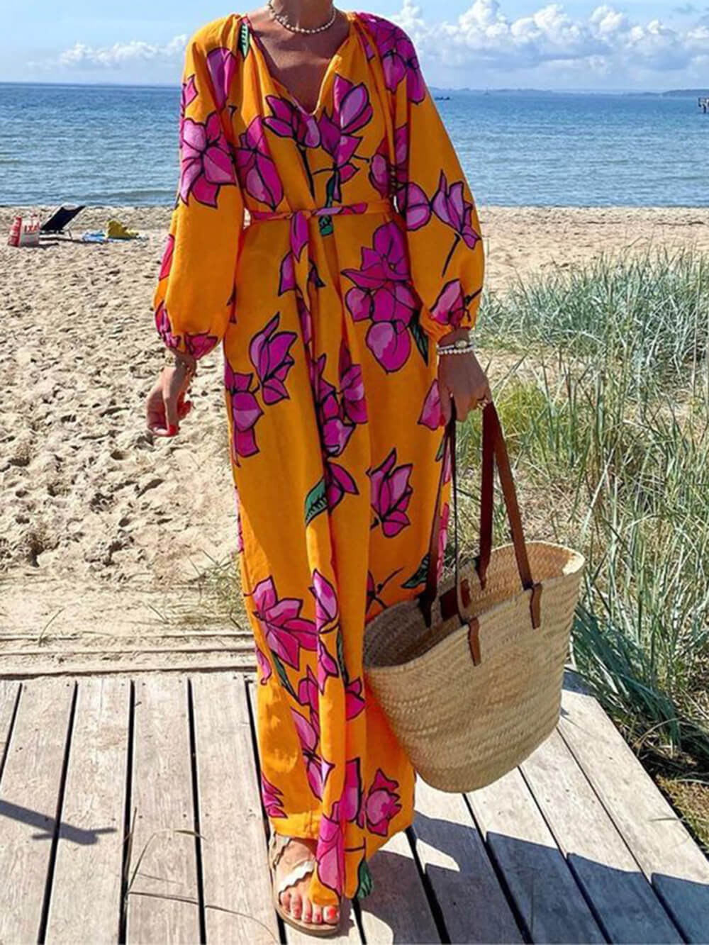 Modisch bedruckte Urlaubs-Strandkleider mit V-Ausschnitt
