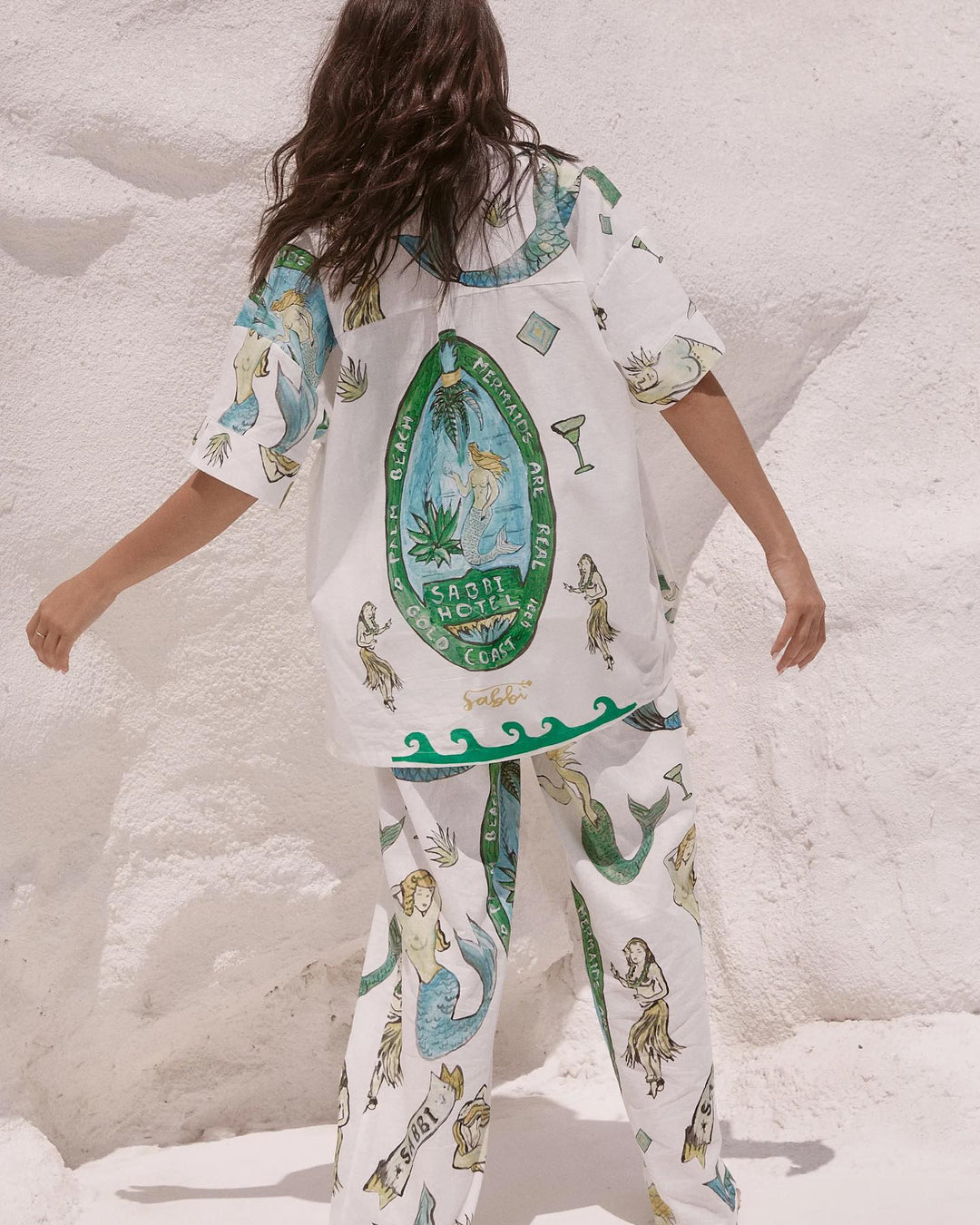 Zweiteiliges Set aus Kurzarmhemd mit Meerjungfrauen-Print und Hose mit weitem Bein