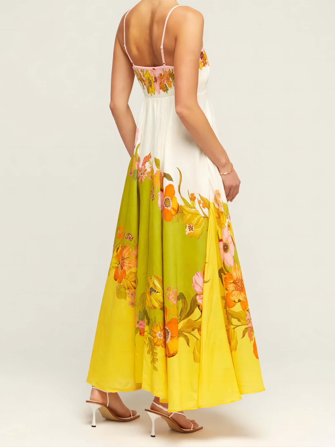 Sofistikert, moderne og unik midi-kjole med stropp med trykk