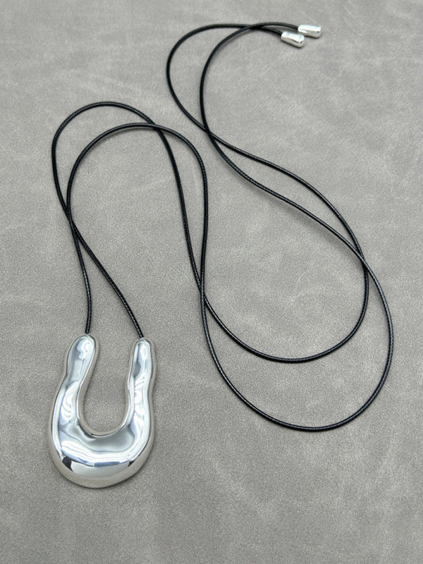 Nisch Design Houfeisenëmlafbunn Metal Halskette