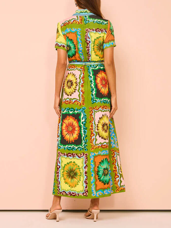 Erityinen auringonkukkakuvioinen midi-mekko