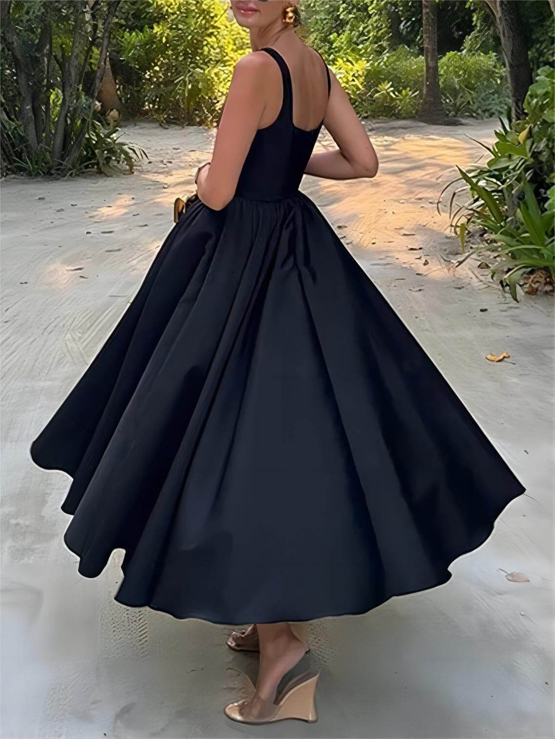 Stilfuld og elegant off-shoulder stropløs ærmeløs Mixi-kjole