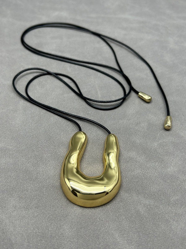 Niche Design Horseshoe Shaped Metal Necklace