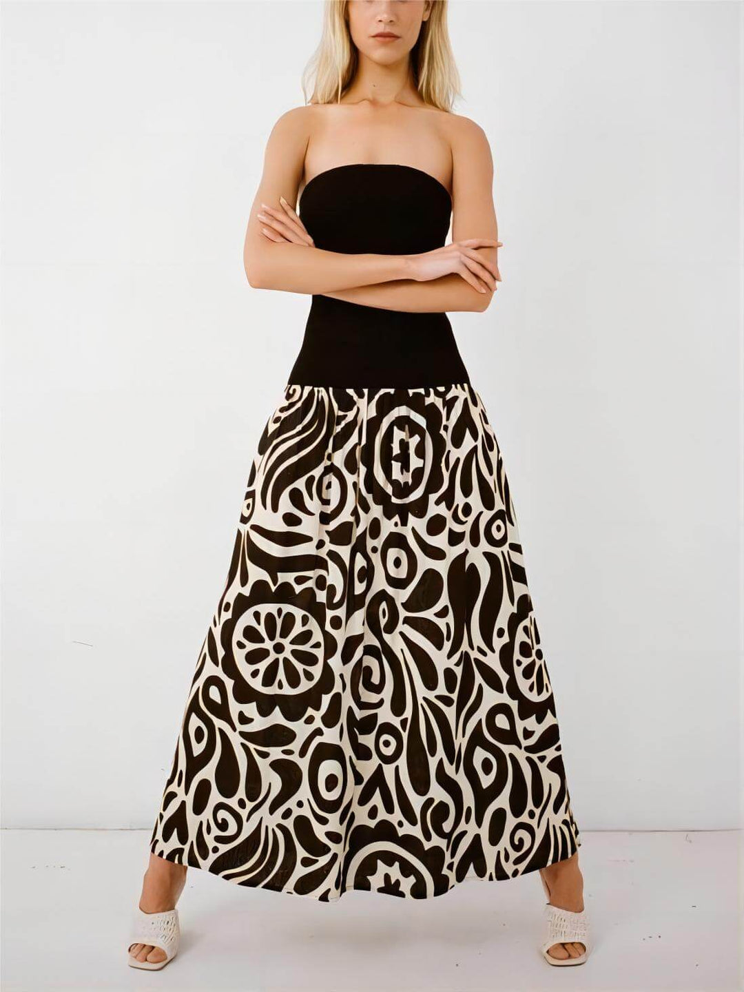 Modna sukienka midi bez ramiączek w kwiatowy print