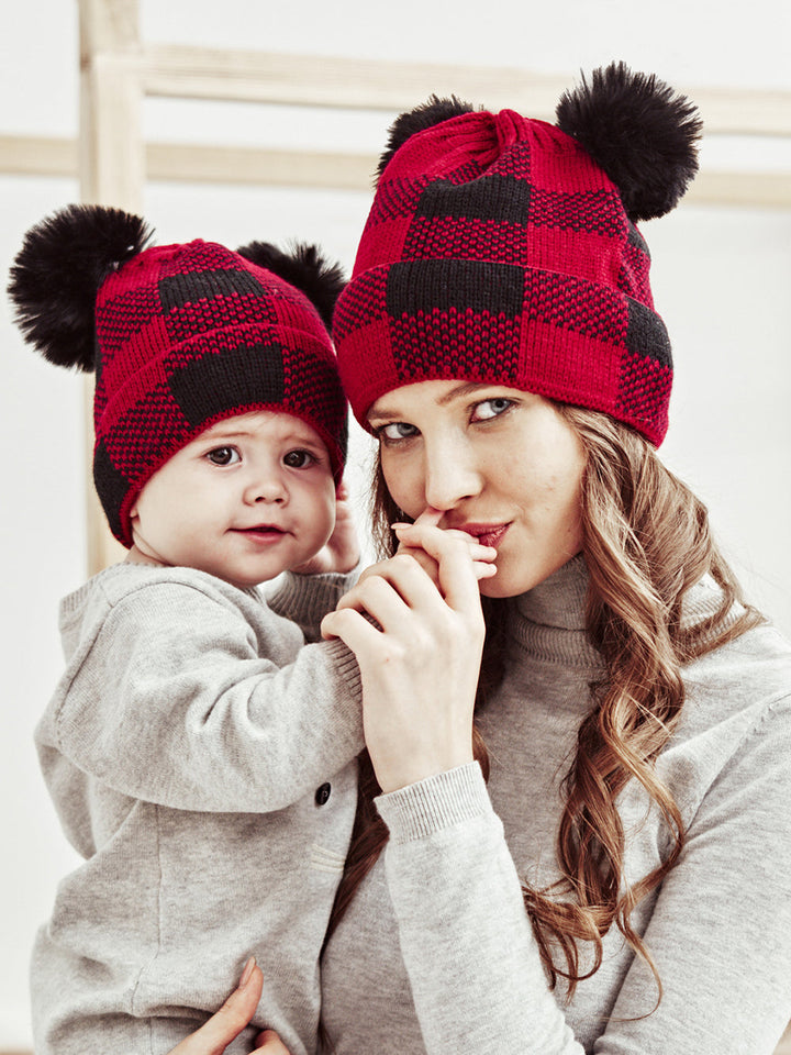 Joulun turkispallo äidin ja vauvan neulottu hattu