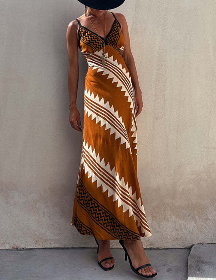 Exklusiv Melody Satin Midi-klänning med smockad rygg etniskt tryck