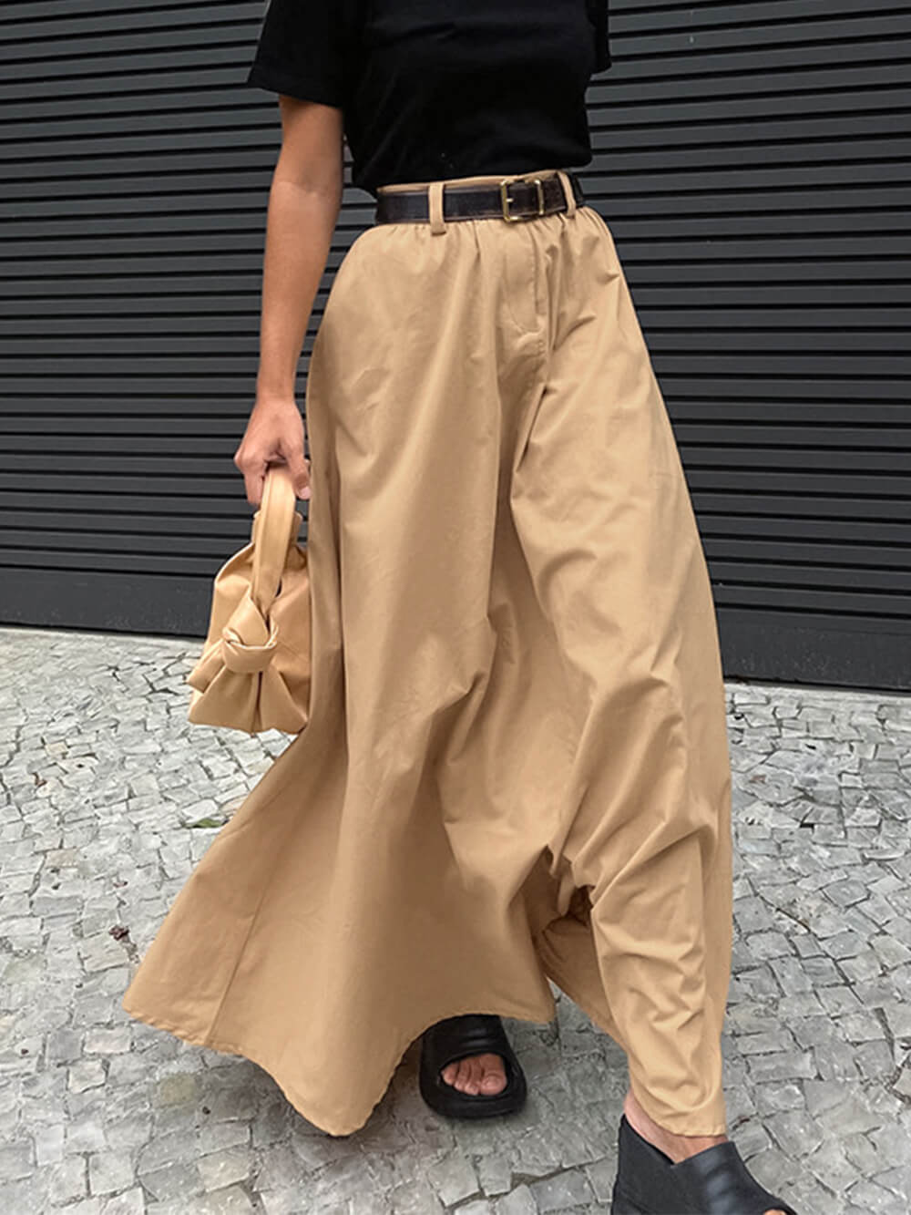 Volná dlouhá sukně přizpůsobená street stylu