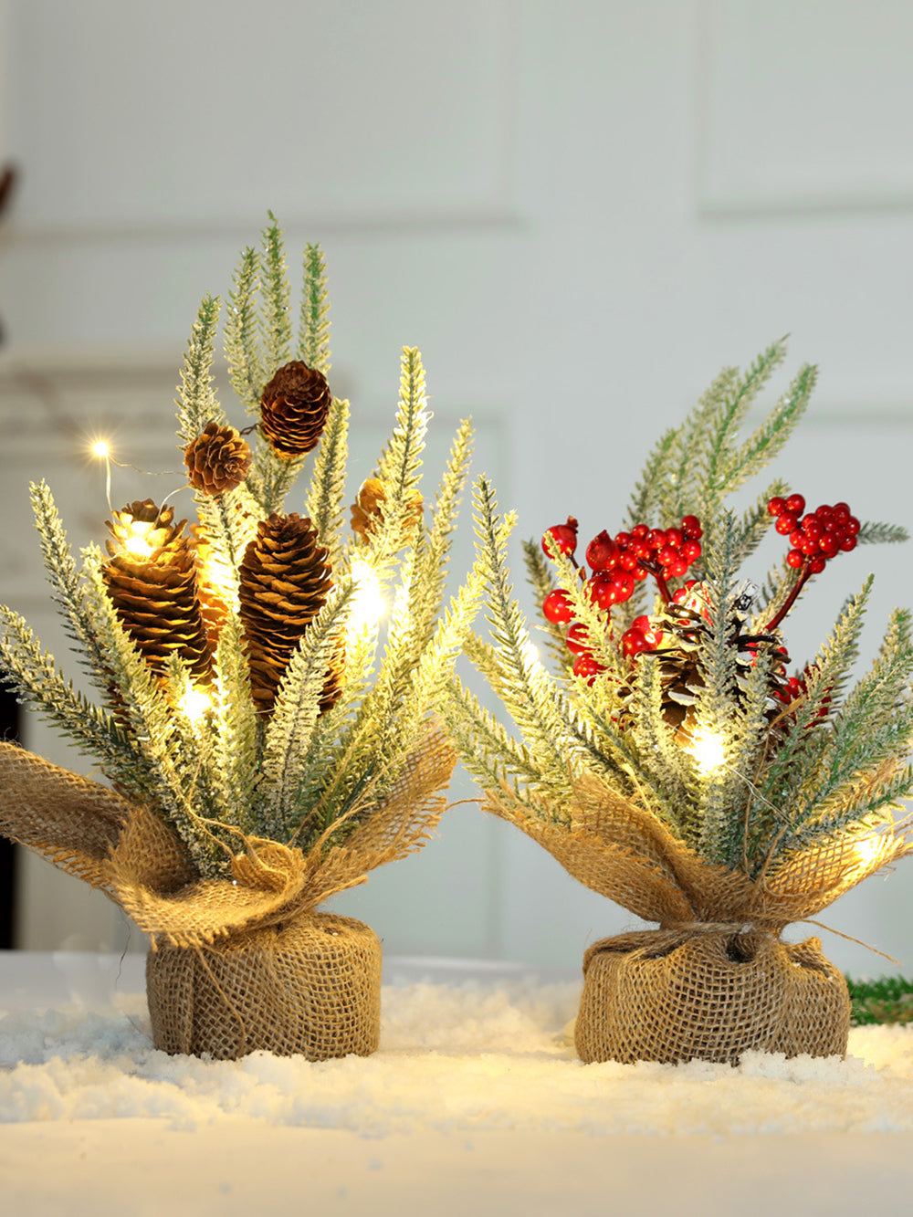 Decoraciones de ventana de cono de cedro caído brillante de mesa navideña