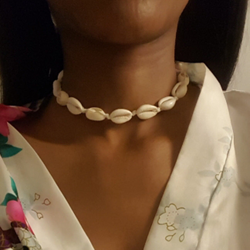 Modesch Hawaiian-inspiréiert Shell Halskette: Casual handgemaachte Choker a sëlwerfaarweg Edelstol