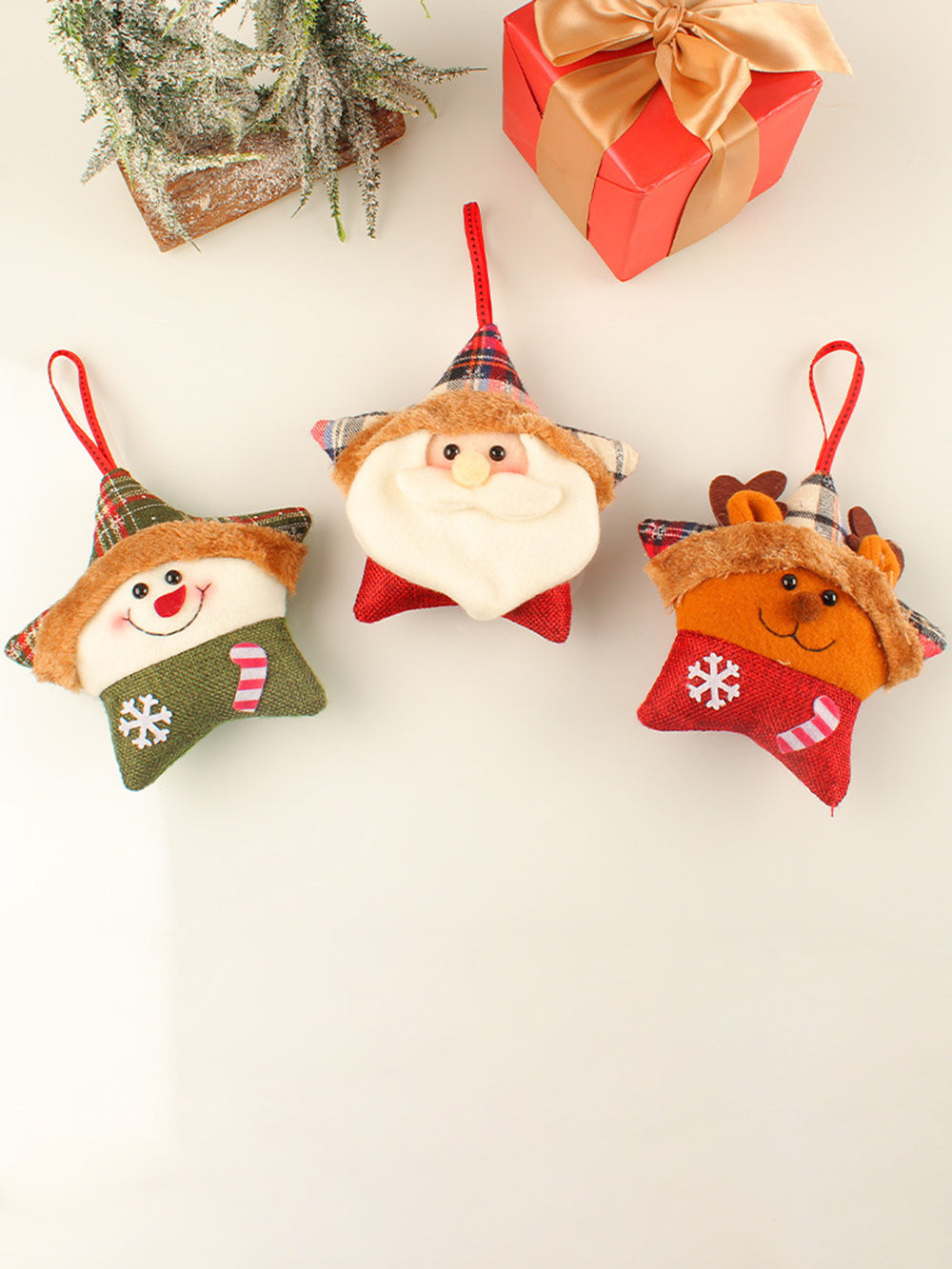 Adorno de árbol de Navidad de Papá Noel y reno con muñeco de peluche de estrella