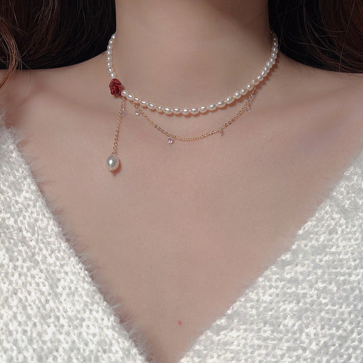 Perlový náhrdelník s květem růže
