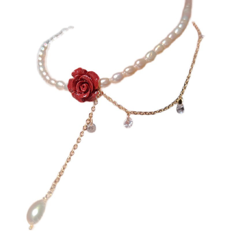 Naszyjnik z pereł w kształcie kwiatu róży