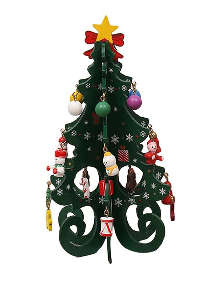 Árbol navideño de seis piezas con pequeños colgantes.