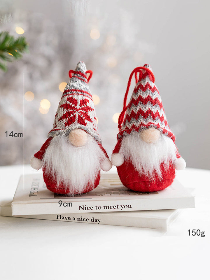 Um par de bonecos de pelúcia de Papai Noel, pingentes de Papai Noel