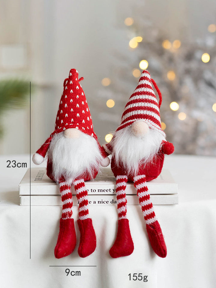 Una coppia di bambole in tessuto peluche di Babbo Natale, ciondoli di Babbo Natale