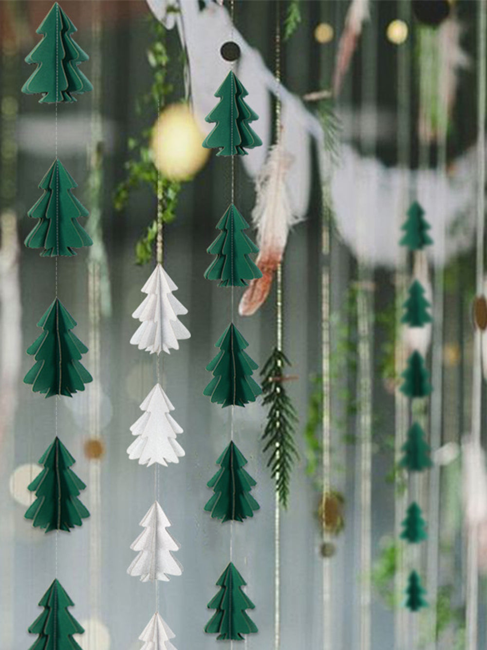 Mini Vánoční Strom S Papírovým řetězcem Květiny A Visí Vlajky